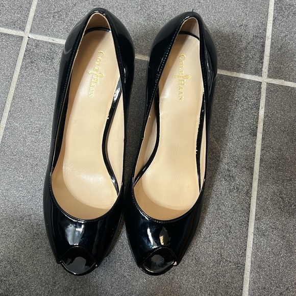 Size 9.5 Cole Haan women’s Nike Air 'Carma' Open Toe Patent leather black Pump - Picture 1 of 6